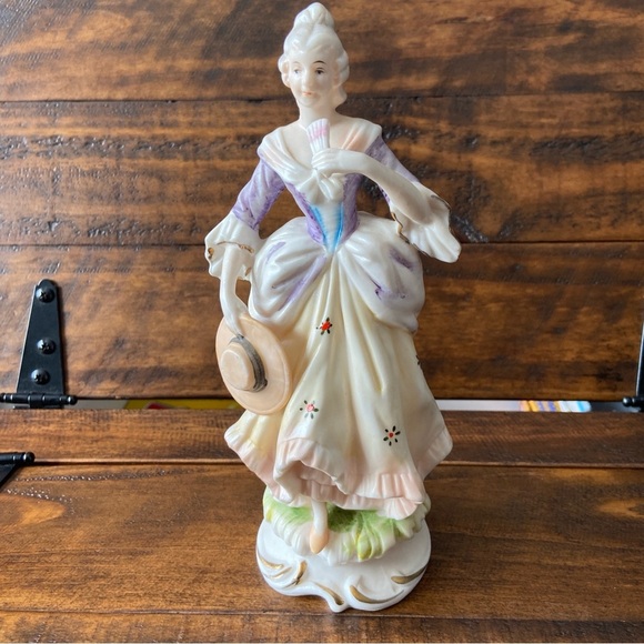 8” Vintage Porcelain Figurine of a Lady with a Fan Figurine - Picture 1 of 13